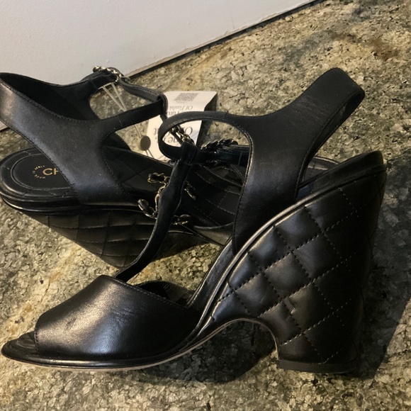 CHANEL QUILTED HEEL WEDGES !! - Picture 9 of 15